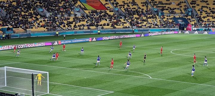 曼联瞄准霍尔补强左后卫，纽卡坚持留人｜bet365体育（封面配图）